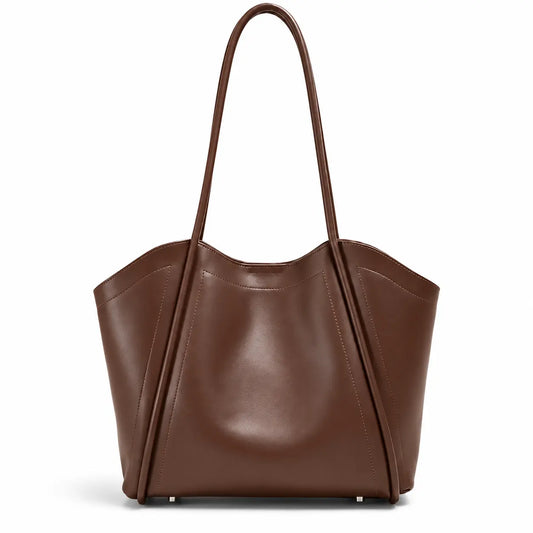 Bolsa Tote em Couro Zoé Coffee em vista frontal sobre fundo branco