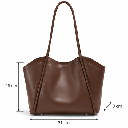 Dimensões da Bolsa Tote em Couro Zoé Coffee: 31 por 9 por 26 centímetros