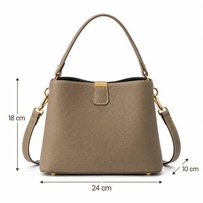 Medidas da Bolsa Elara Areia: 24 cm de largura, 10 cm de profundidade e 18 cm de altura