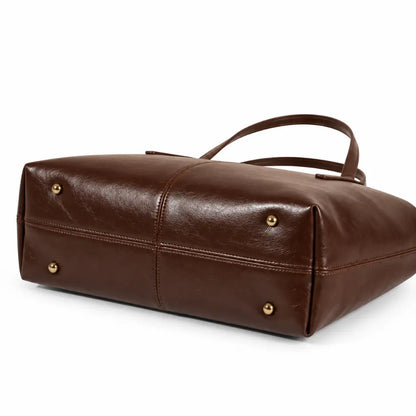 Base da Bolsa Tote Élise Coffee com quatro apoios metálicos