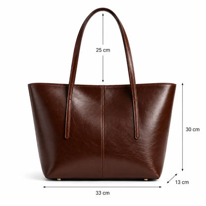 Medidas da Bolsa Tote Élise Coffee: 33 x 30 x 13 cm e alças de 25 cm
