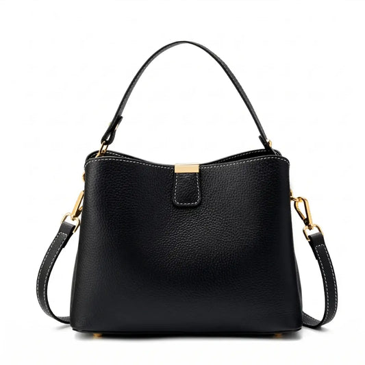 Bolsa feminina em couro preto premium com alça de mão e transversal, design moderno e sofisticado com acabamento de alta qualidade