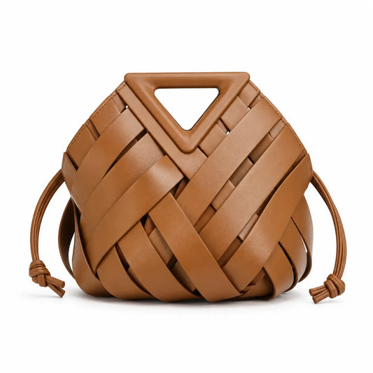 Bolsa de mão Iris Caramelo em couro trançado, vista frontal sobre fundo branco.