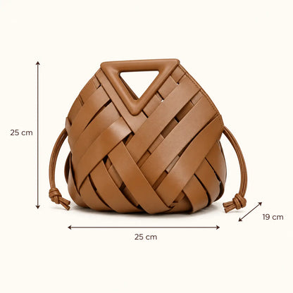 Medidas da Bolsa Iris Caramelo: 25 cm de largura, 19 cm de profundidade e 25 cm de altura.