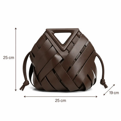 Medidas da Bolsa Iris Coffee: 25 cm de largura, 19 cm de profundidade e 25 cm de altura