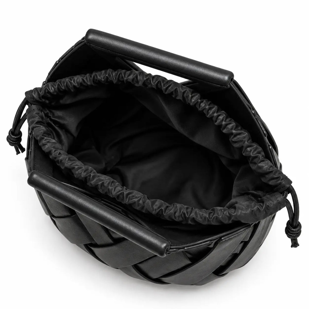Interior da Bolsa Iris Preta com bolsa interna e fechamento ajustável por cordão